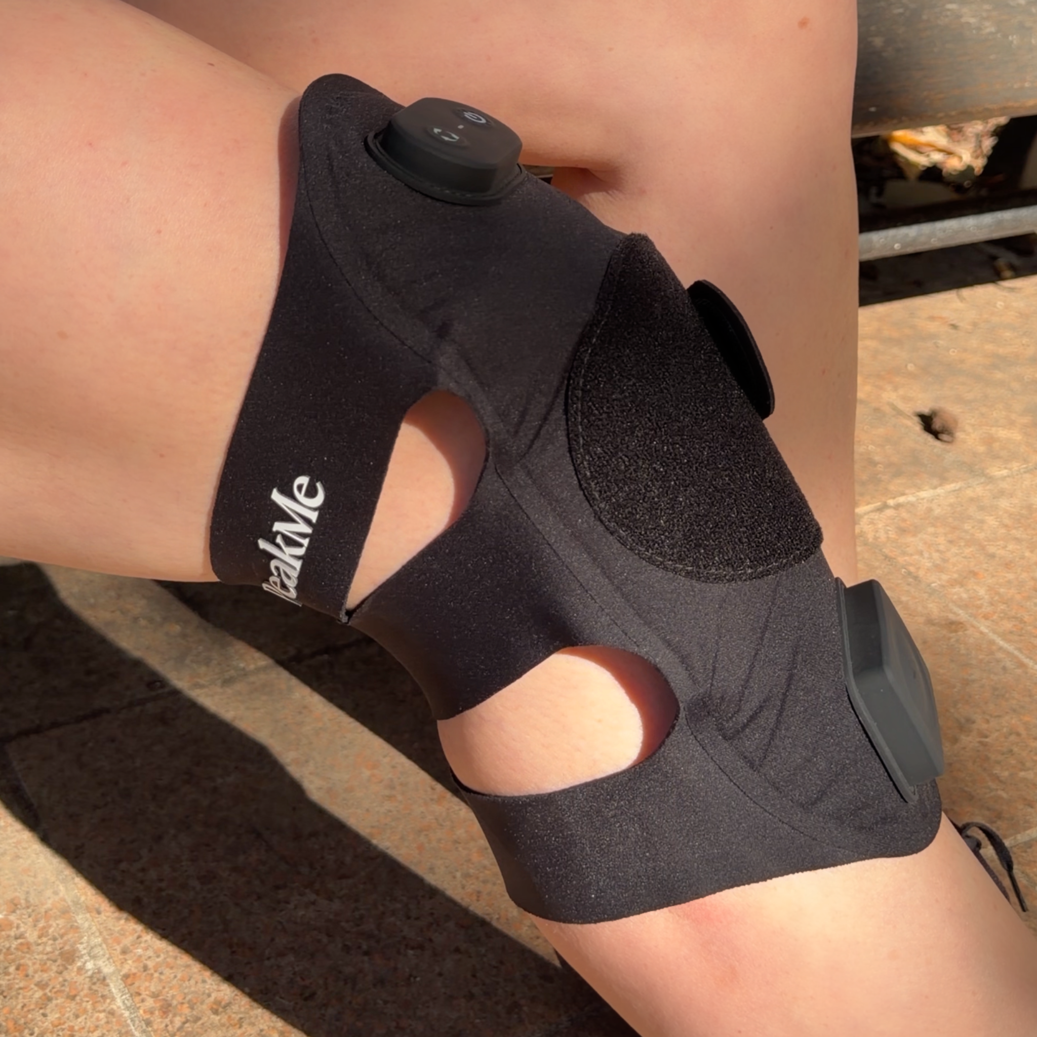 Red Light Knee Brace - Wearable Red Light Therapy Knee Brace. 660nm + 850nm. Cordless.