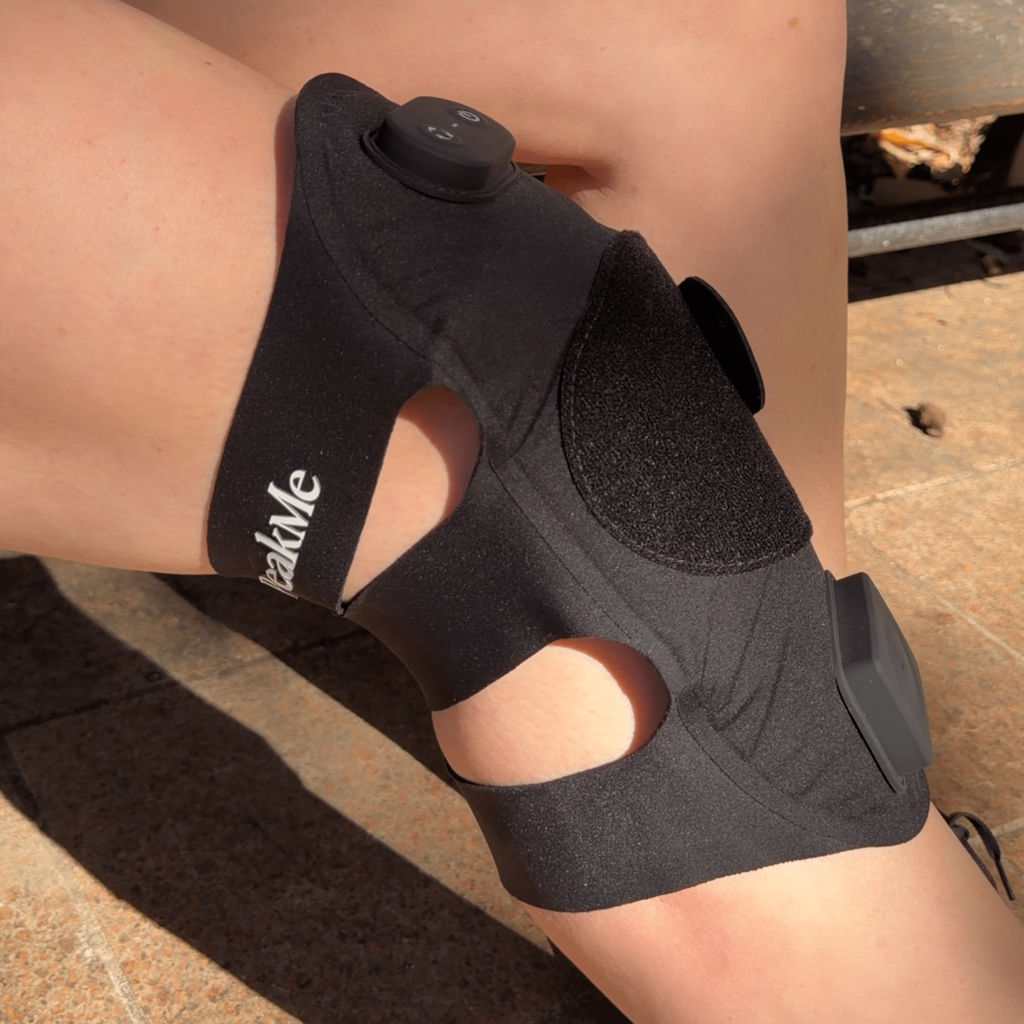 Red Light Knee Brace - Wearable Red Light Therapy Knee Brace. 660nm + 850nm. Cordless. by PeakMe, SKU PK-RLT-KNEE